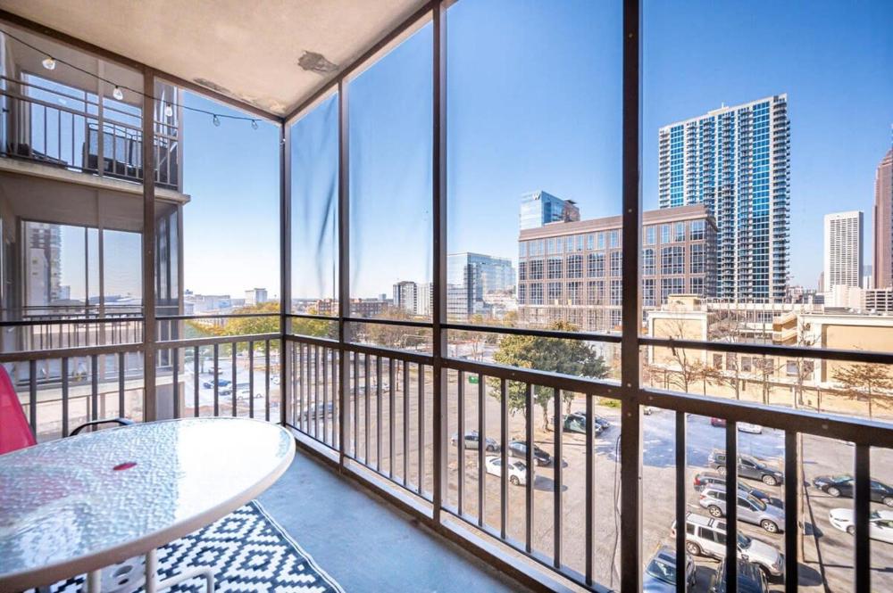 Heart Downtown! Great Location! PT3C